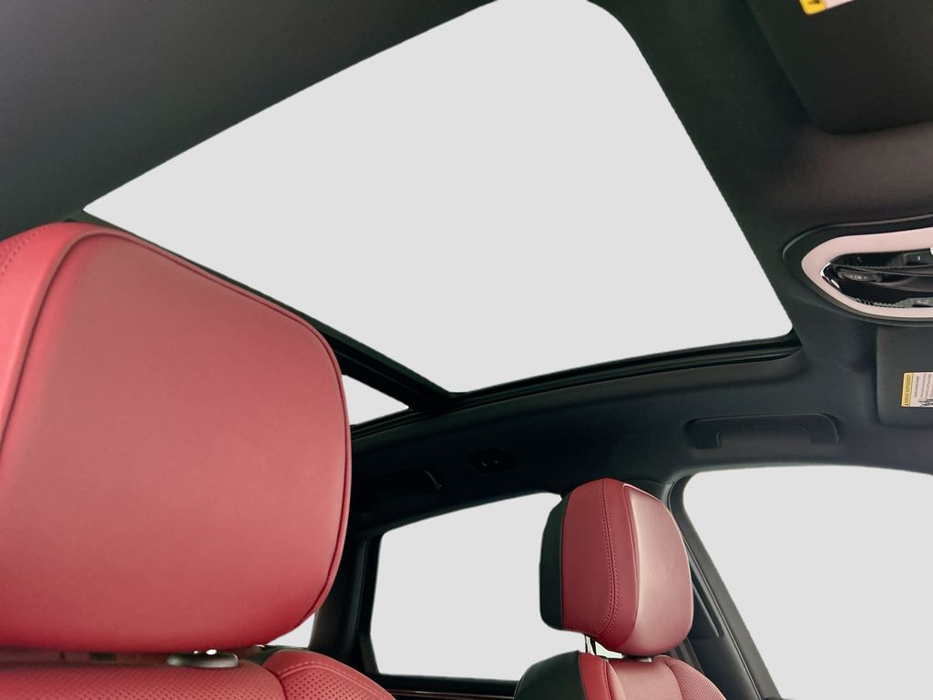 Thumbnail: 2026 Porsche Macan - 20