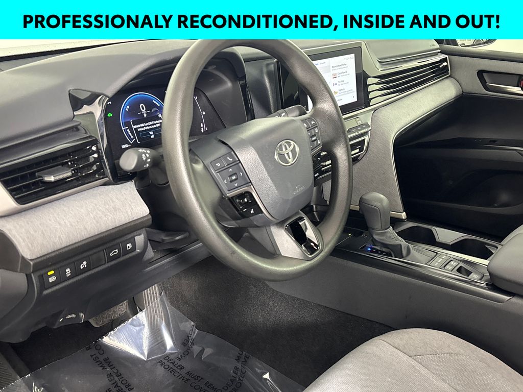 View vehicle photo 7