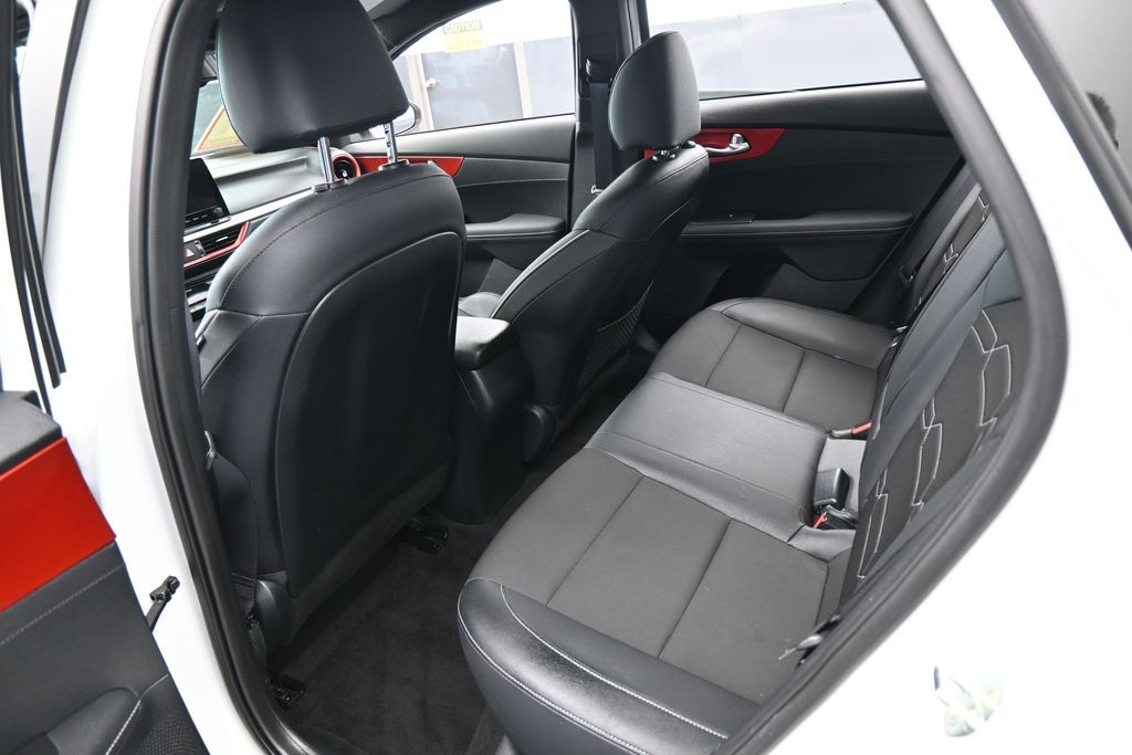 Used 2024 Snow White Pearl Kia GT-Line image 34