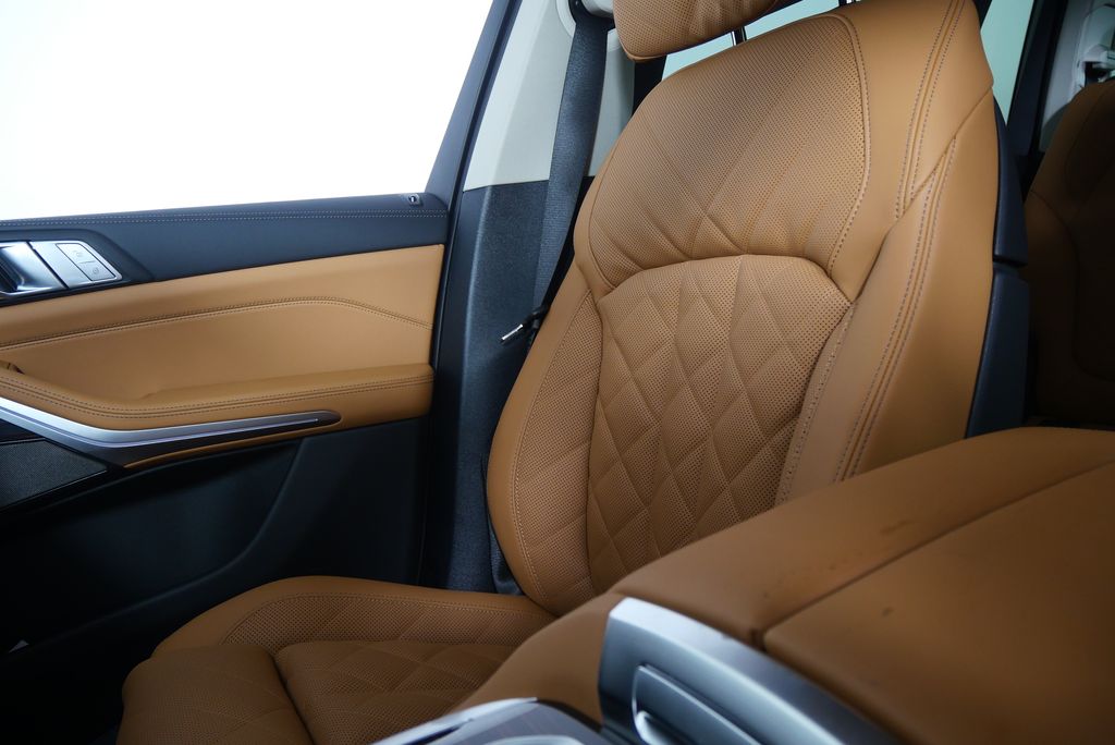 Thumbnail: 2026 BMW X7 - 24