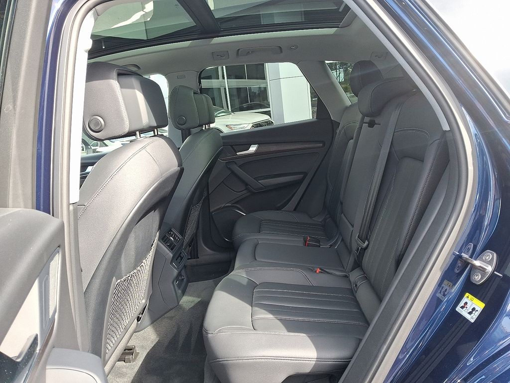 Thumbnail: 2025 Audi Q5 - 10