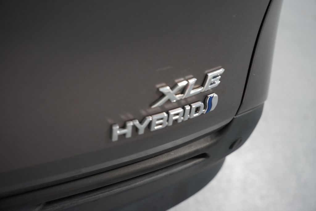 Thumbnail: 2022 Toyota Sienna - 10