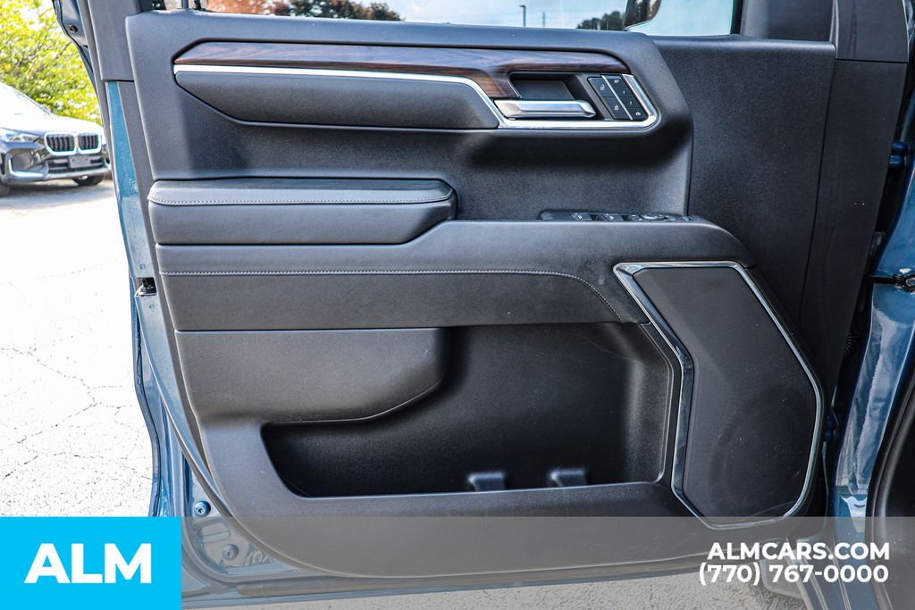 Used 2024 Blue GMC SLT image 43