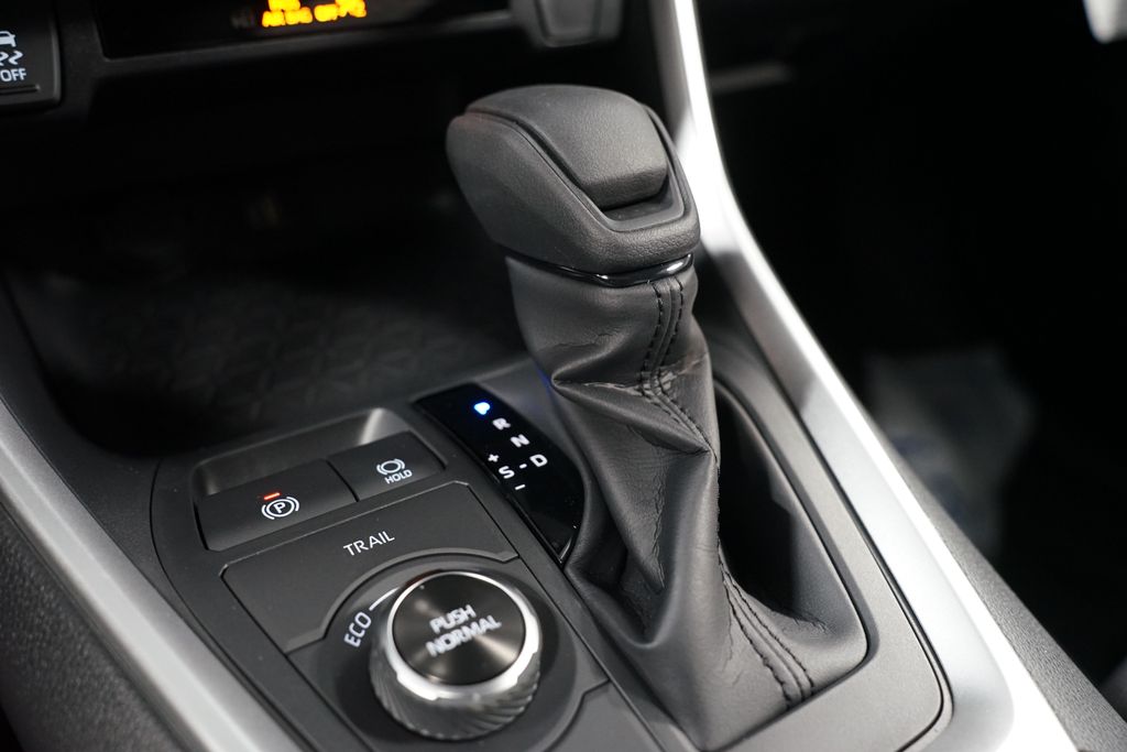 Thumbnail: 2025 Toyota RAV4 - 20