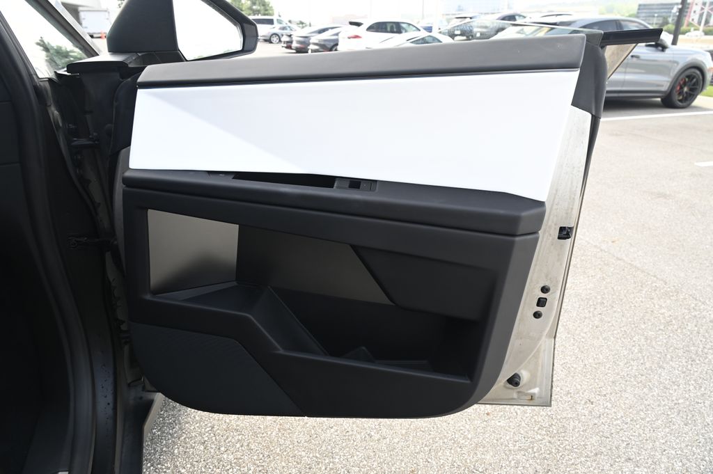 Thumbnail: 2024 Tesla Cybertruck - 21