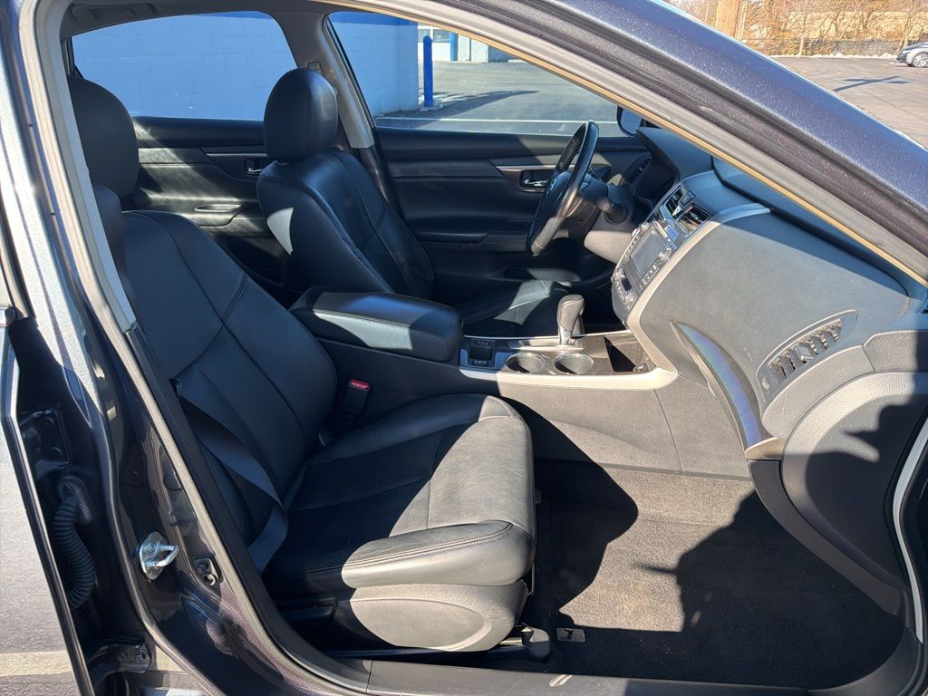 Thumbnail: 2013 Nissan Altima - 25