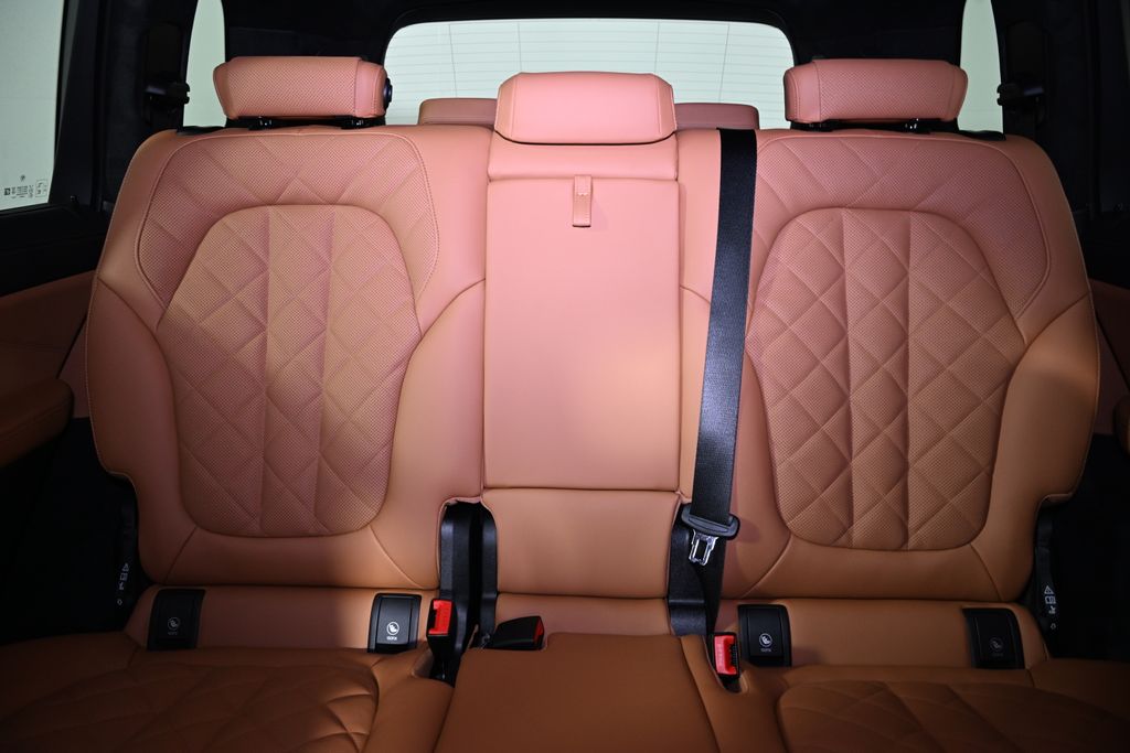 Thumbnail: 2026 BMW X7 - 25