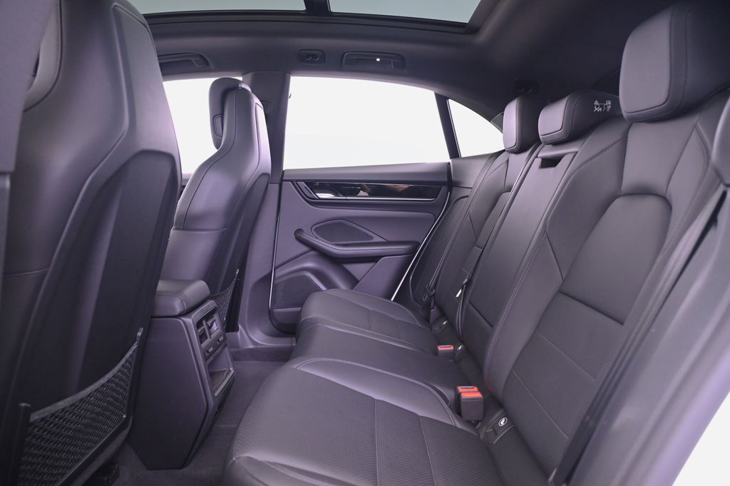 Thumbnail: 2024 Porsche Macan - 32