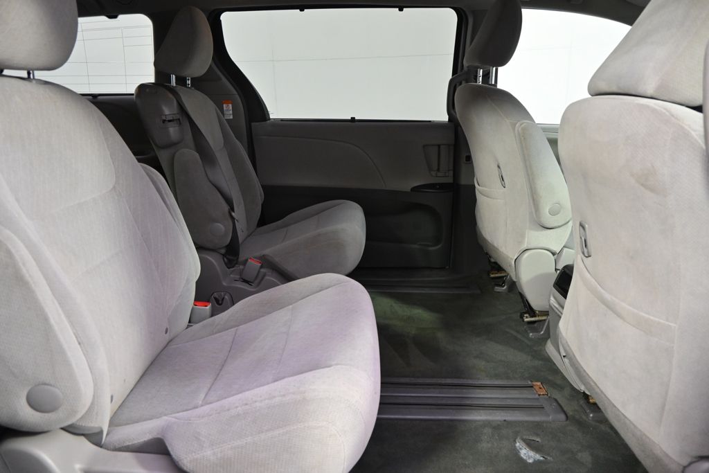 Used 2016  Toyota LE image 18