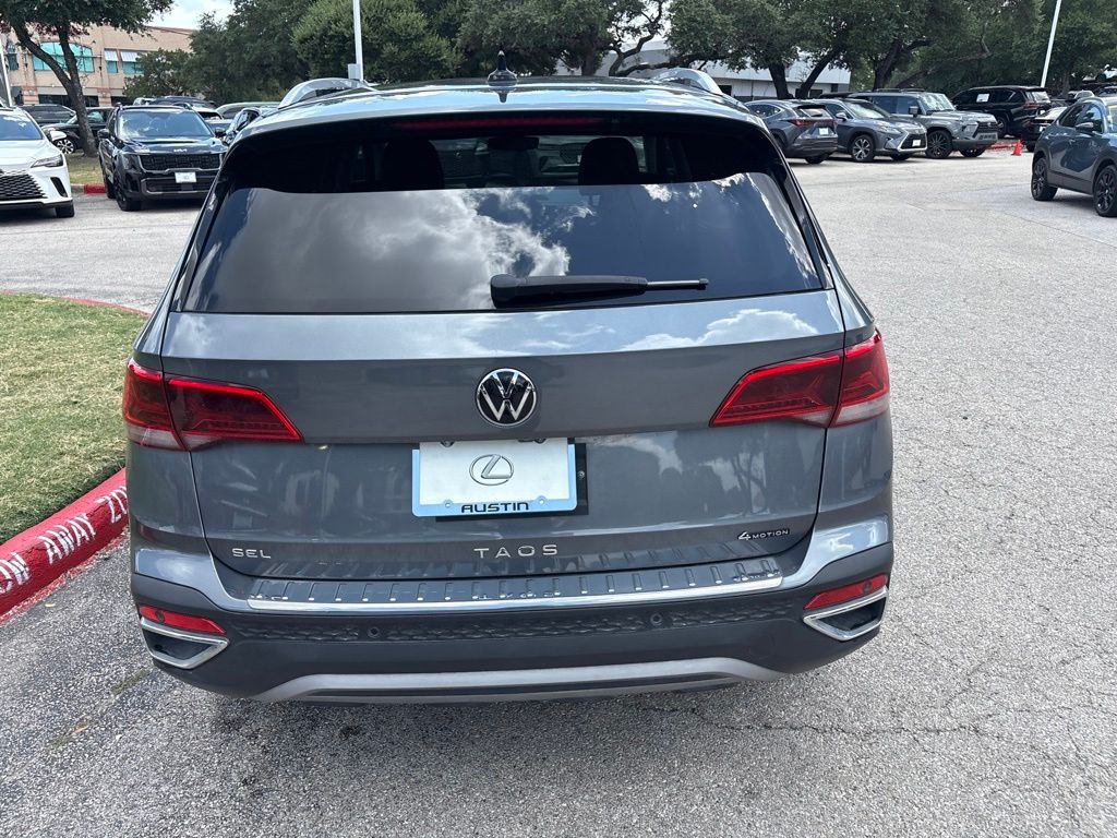 Thumbnail: 2022 Volkswagen Taos - 4