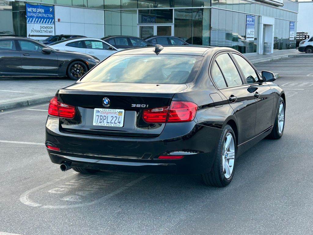2013 BMW 3 Series 320i 5