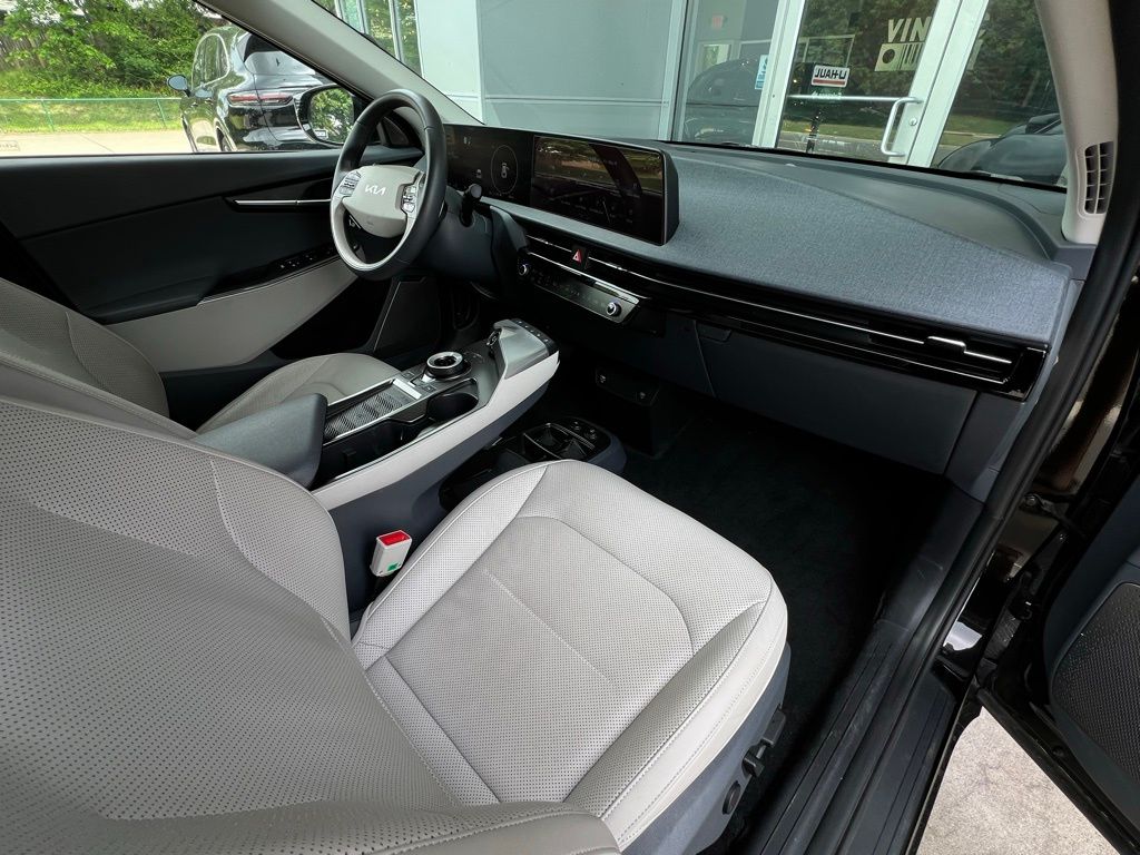 2022 Kia EV6 Wind photo