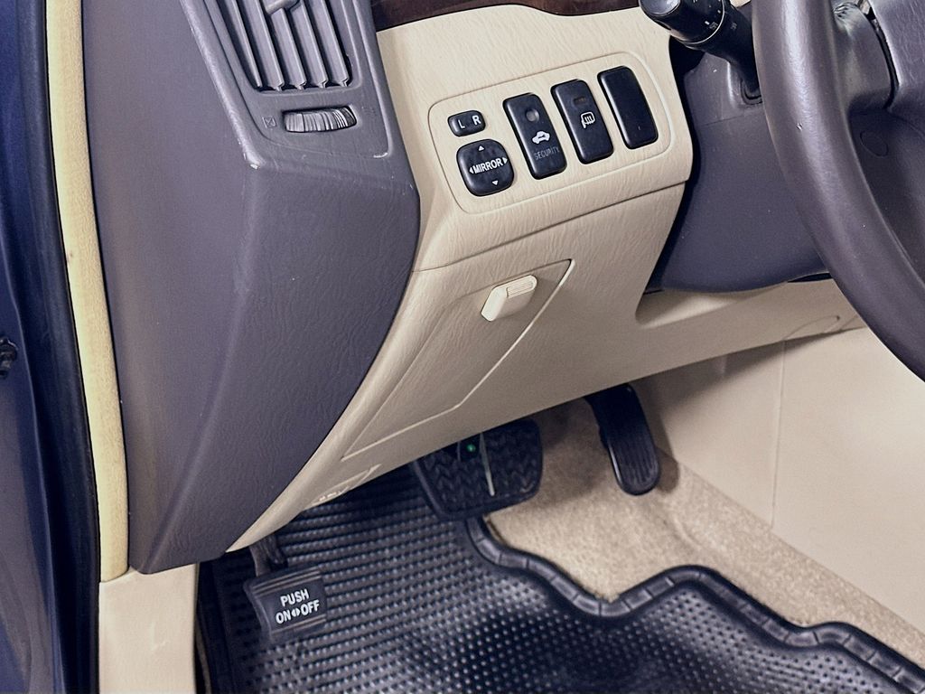 Thumbnail: 2003 Toyota Highlander - 10