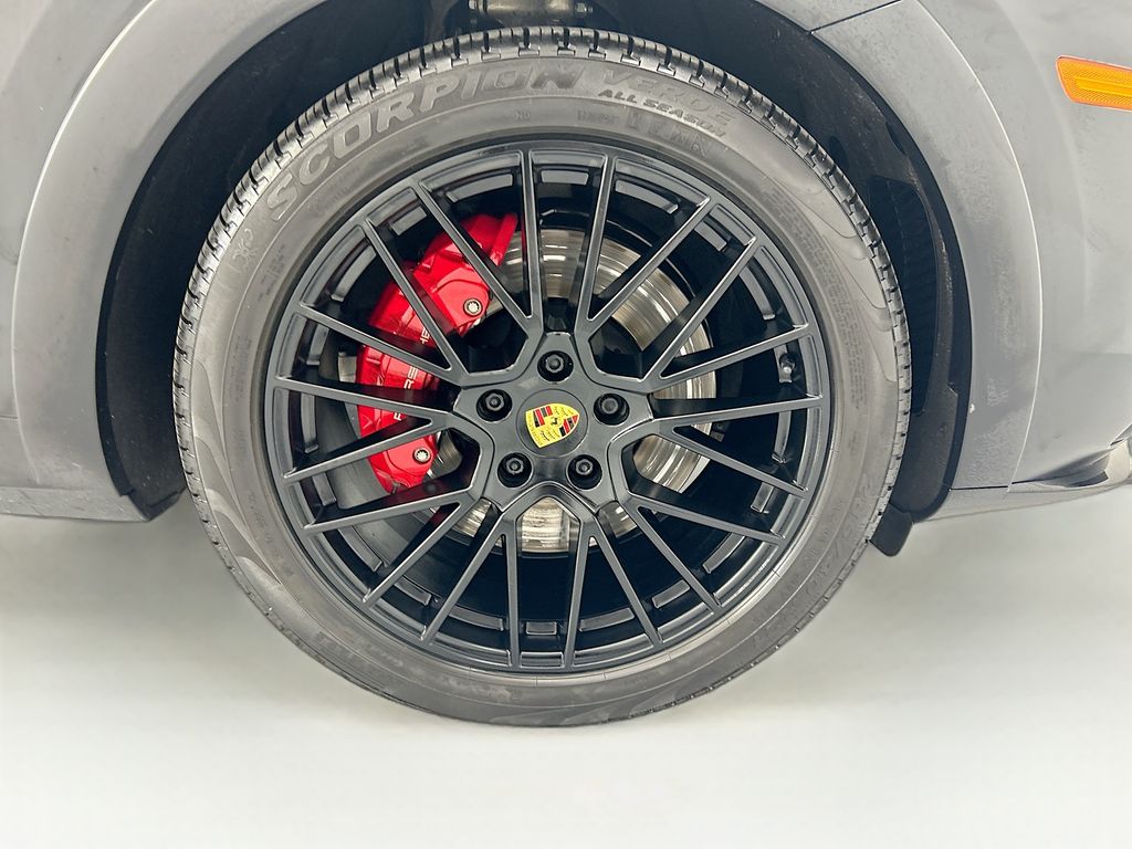 Thumbnail: 2021 Porsche Cayenne - 32