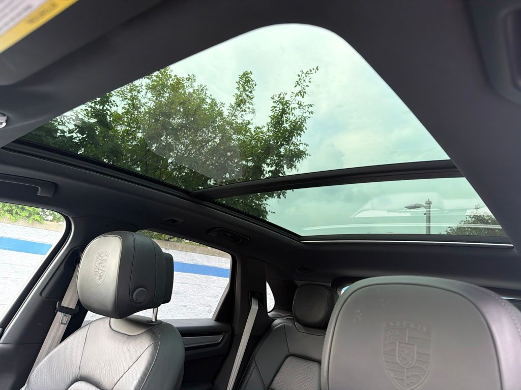 Thumbnail: 2022 Porsche Cayenne - 11
