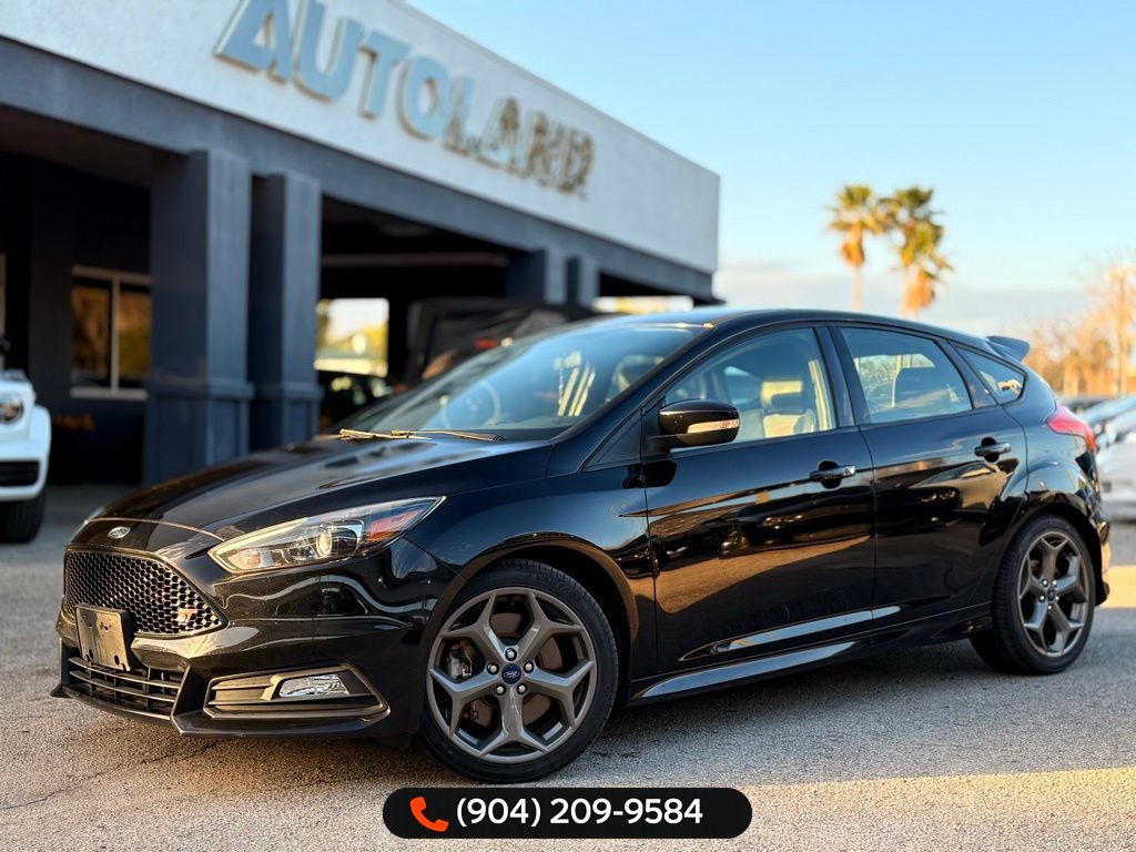 Shadow Black 2018 Ford Focus ST Hatchback Front-Wheel Drive 6-Speed Manual