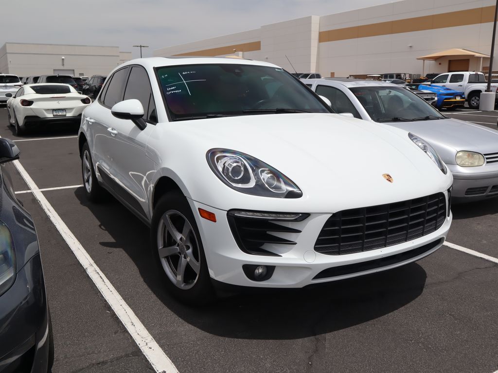 2017 Porsche Macan Base 2