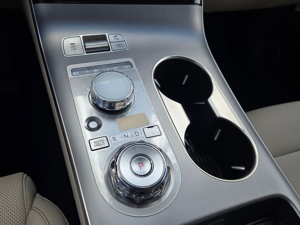 2027 Genesis Gv70