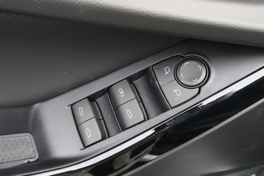 Thumbnail: 2026 Chevrolet Equinox - 17