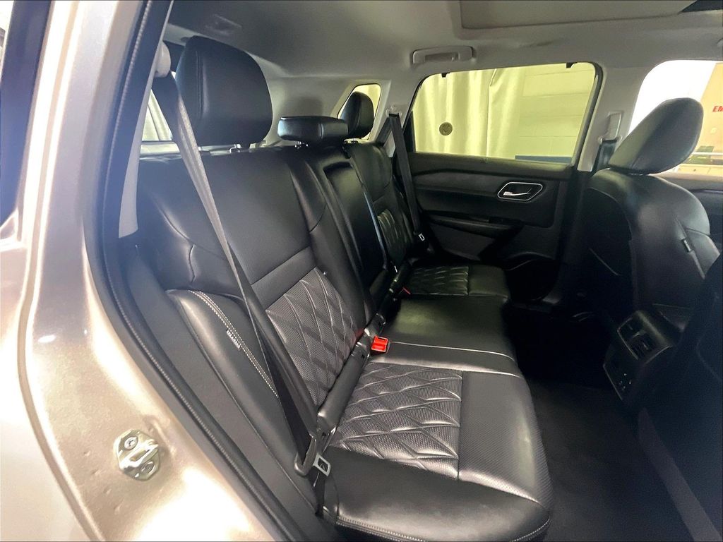 2023 Nissan Rogue — photo 16