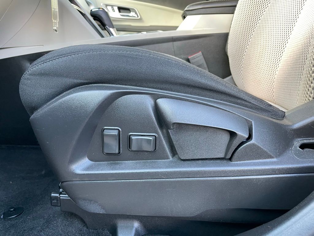 Thumbnail: 2017 Chevrolet Equinox - 24