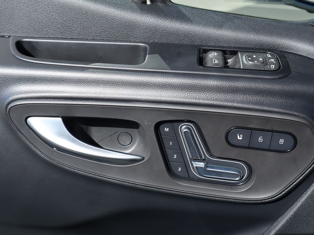 Thumbnail: 2025 Mercedes-Benz Sprinter - 22