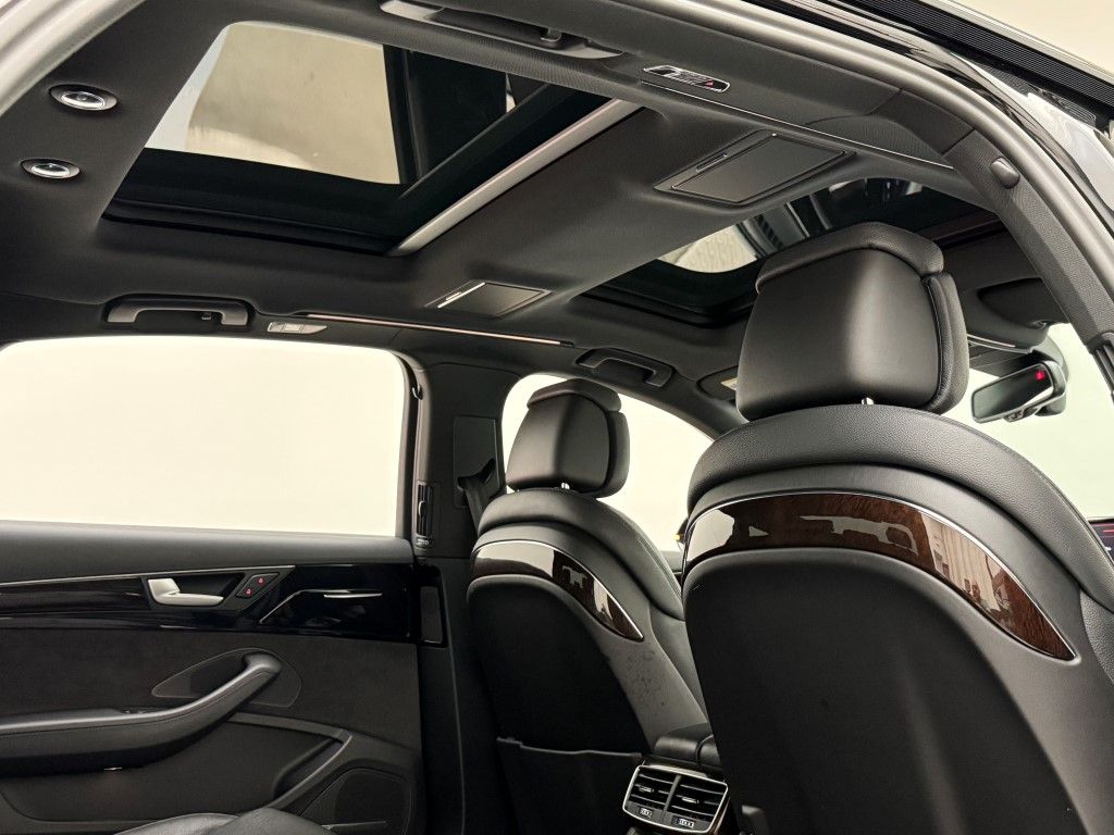 Thumbnail: 2017 Audi A8 - 15