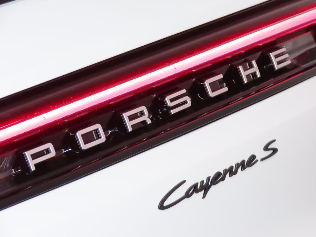 Thumbnail: 2026 Porsche Cayenne - 12