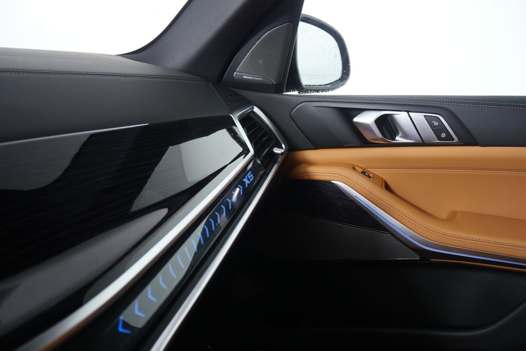 Thumbnail: 2026 BMW X5 - 25