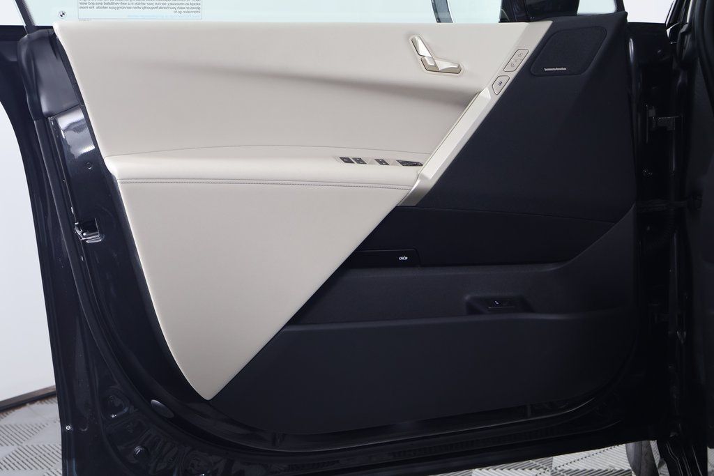 Thumbnail: 2026 BMW iX - 7