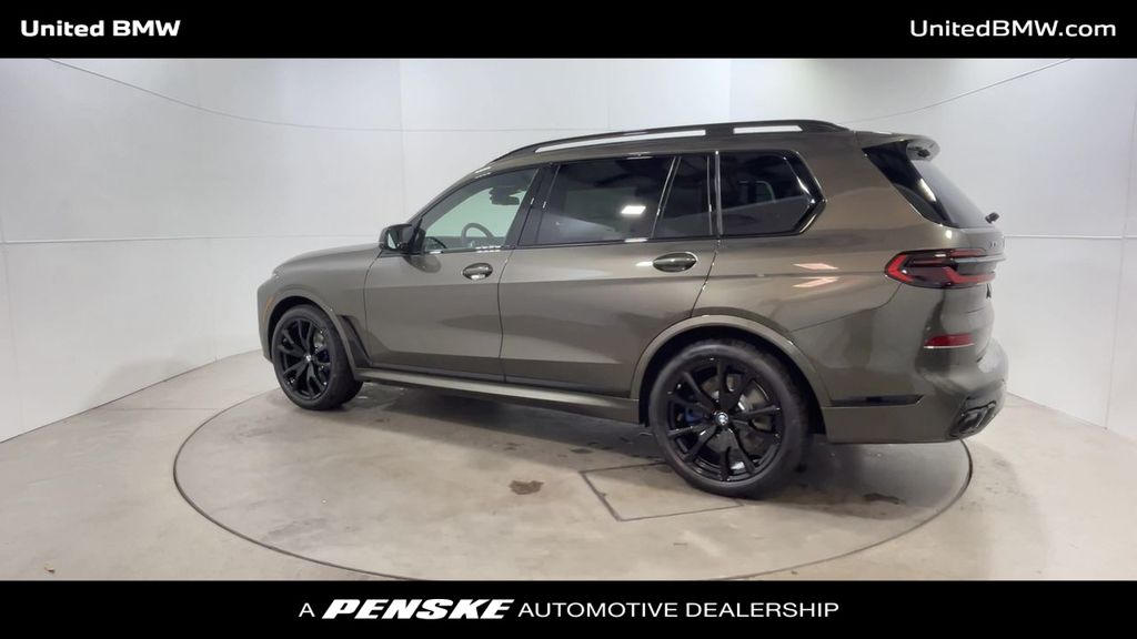 2025 BMW X7 M60i 6