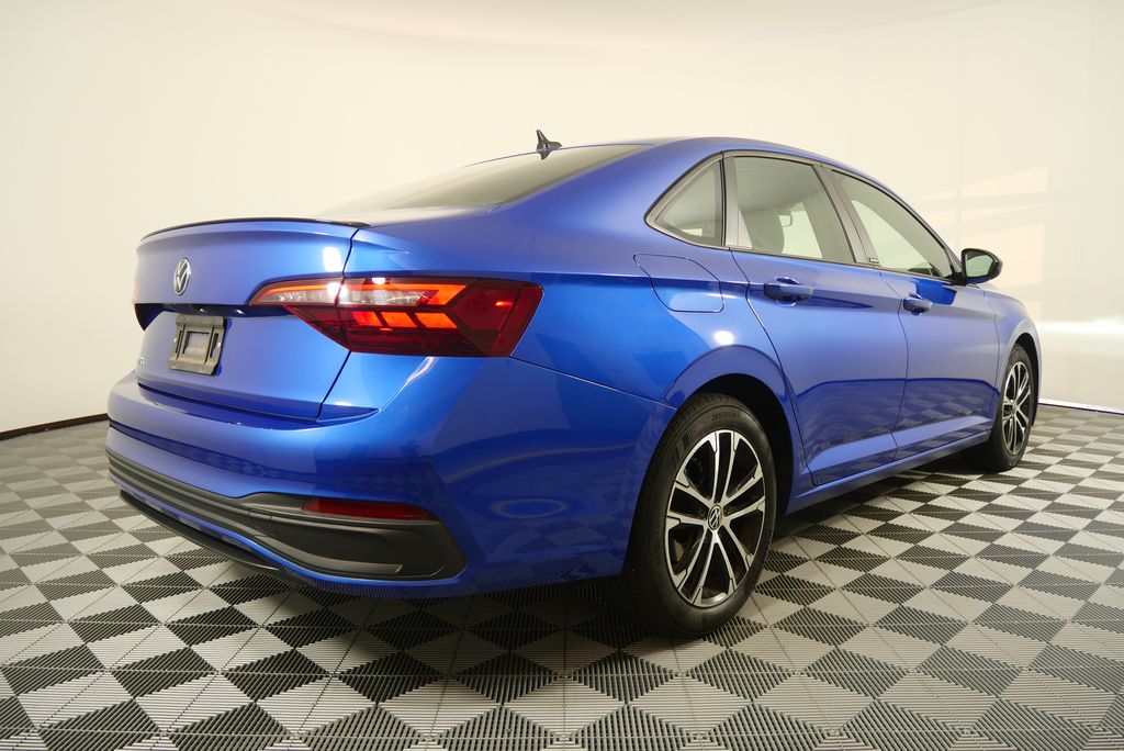 Thumbnail: 2023 Volkswagen Jetta - 3