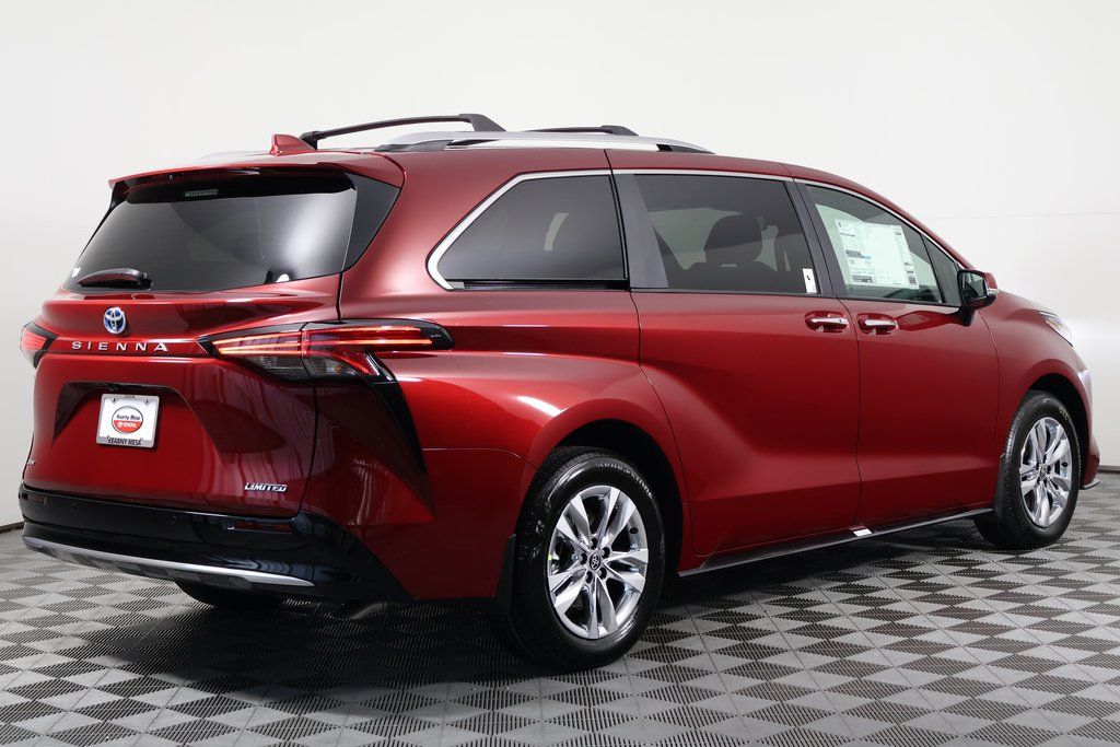 Thumbnail: 2025 Toyota Sienna - 2