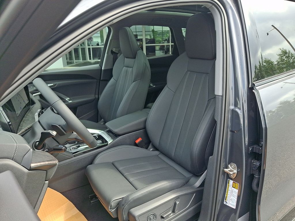 Thumbnail: 2026 Audi Q5 - 10