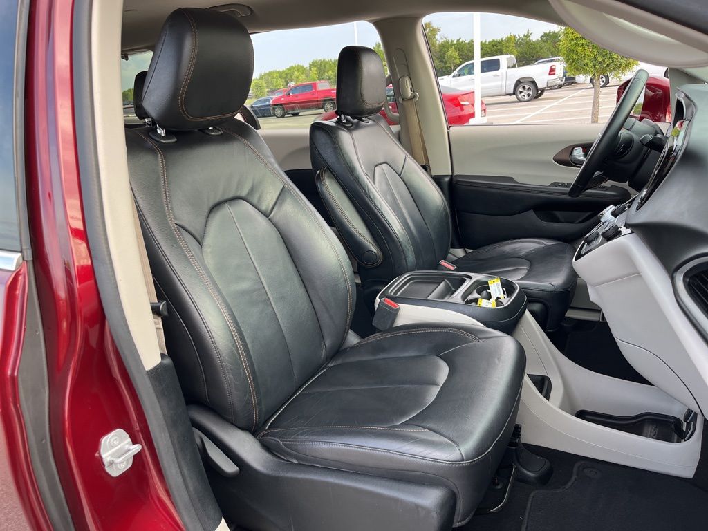 Thumbnail: 2017 Chrysler Pacifica - 29