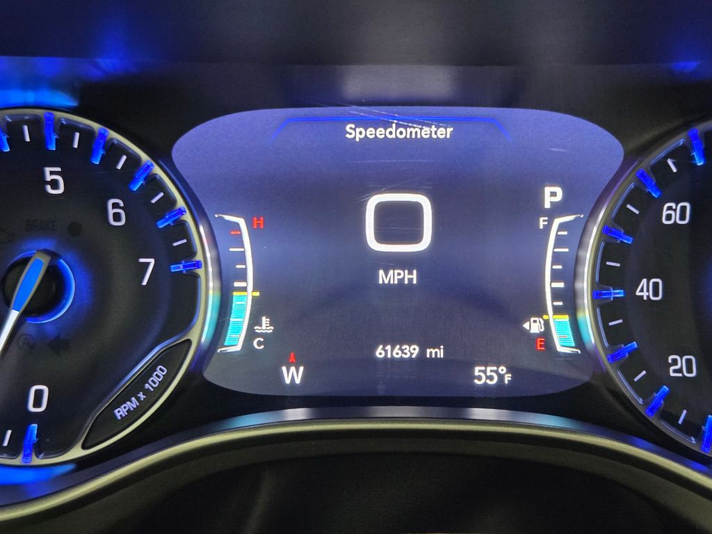 2023 Chrysler Pacifica Touring L photo