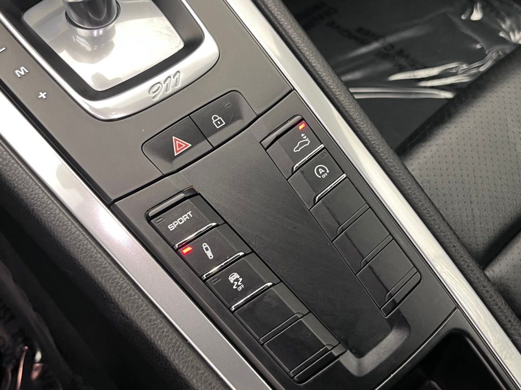 Thumbnail: 2019 Porsche 911 - 14