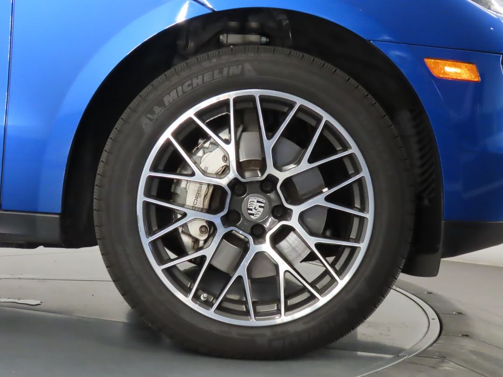 Thumbnail: 2017 Porsche Macan - 11