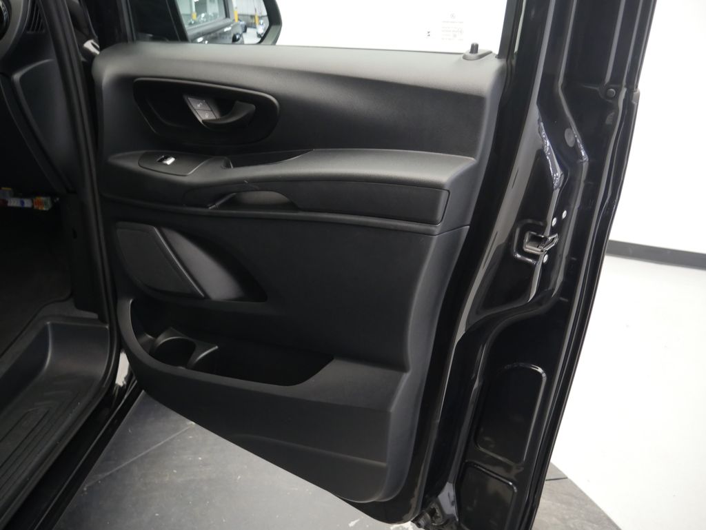 Thumbnail: 2023 Mercedes-Benz Metris - 22