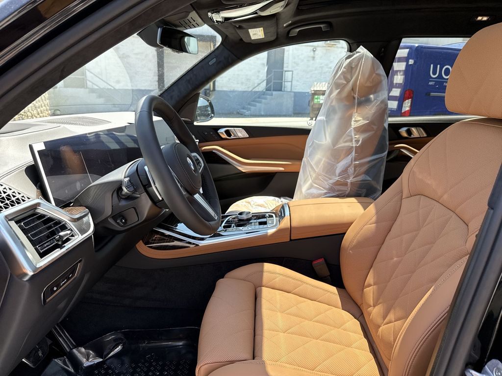Thumbnail: 2027 BMW X7 - 11