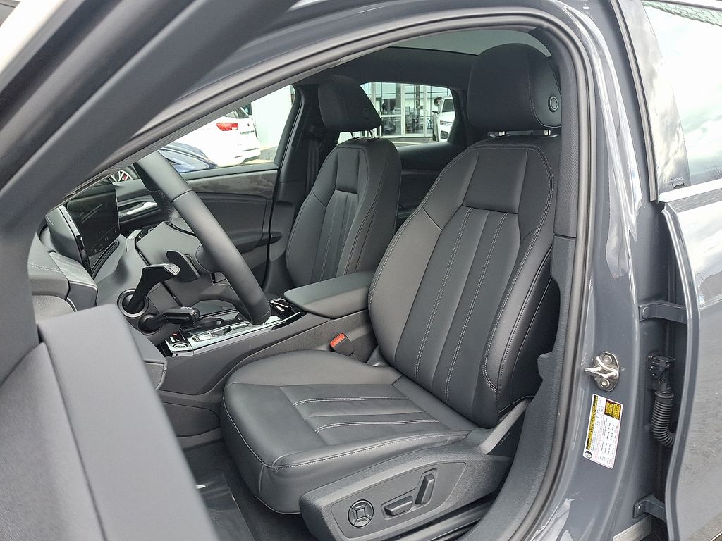 Thumbnail: 2025 Audi e-tron S - 13