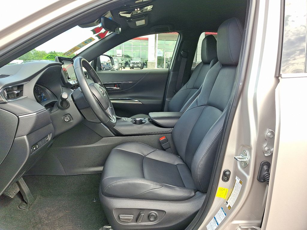 Thumbnail: 2022 Toyota Venza - 14