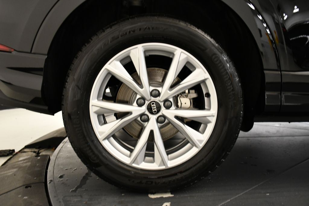 Thumbnail: 2025 Audi Q3 - 16