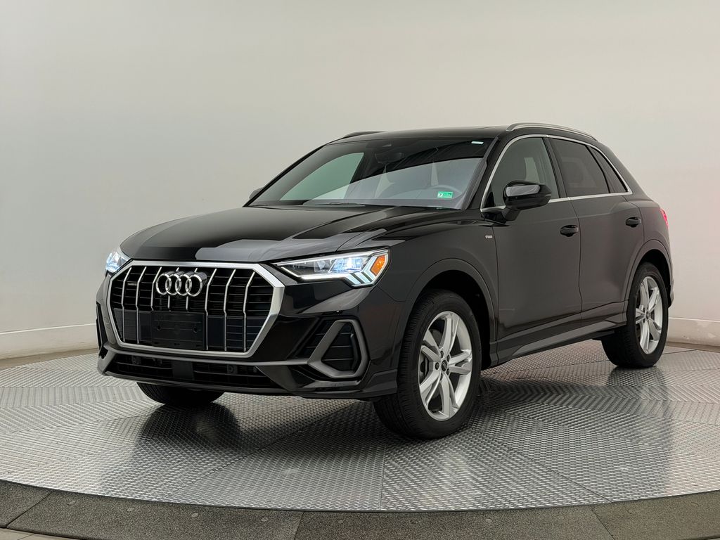 Thumbnail: 2023 Audi Q3 - 4