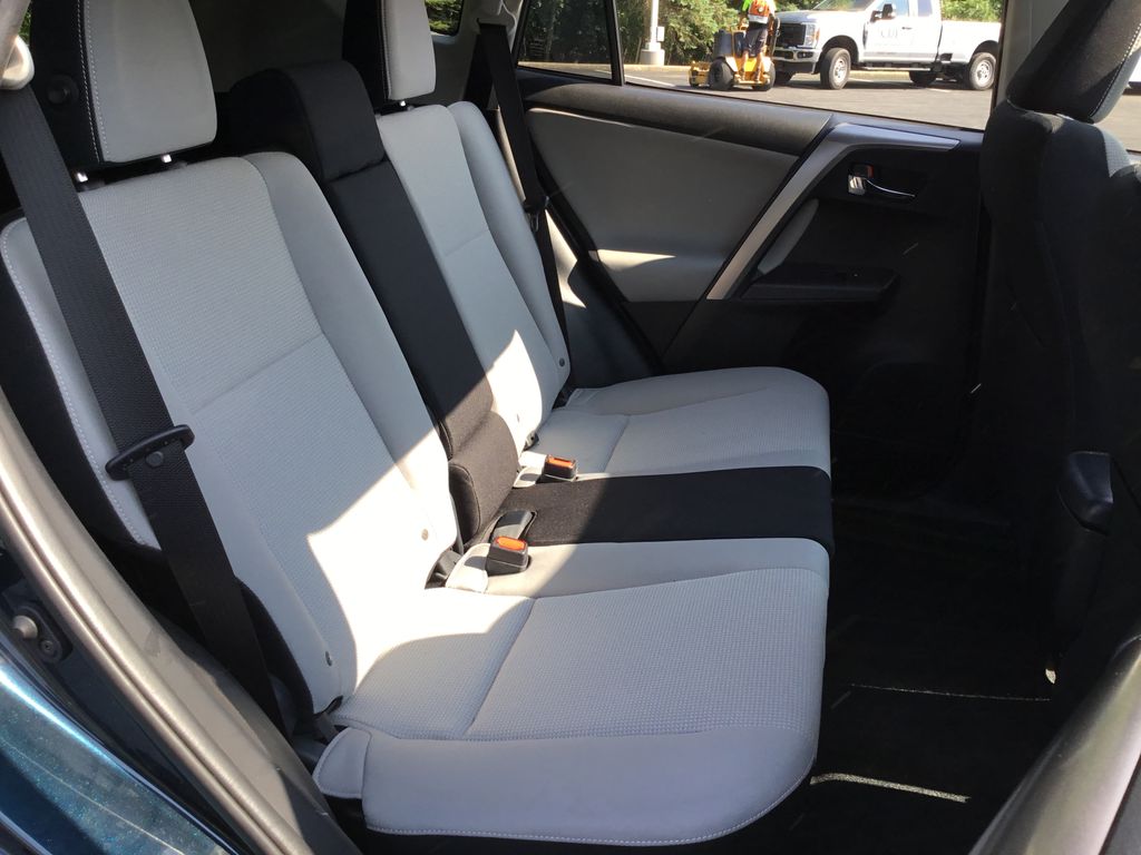 Thumbnail: 2018 Toyota RAV4 - 8