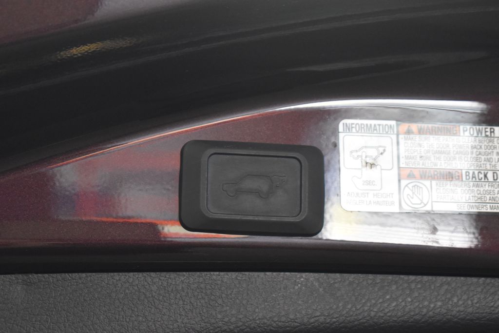 2018 Toyota RAV4 XLE 6