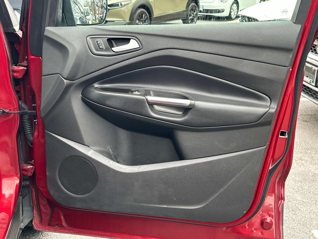 2019 Ford Escape SE photo