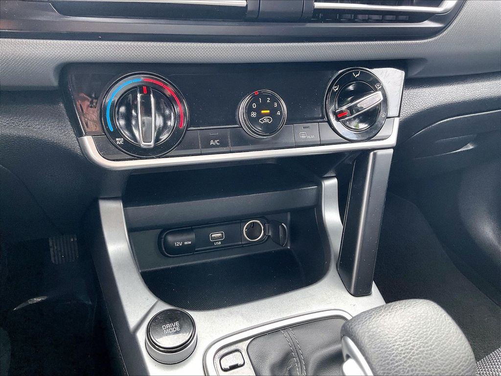 2023 Kia Seltos — photo 24