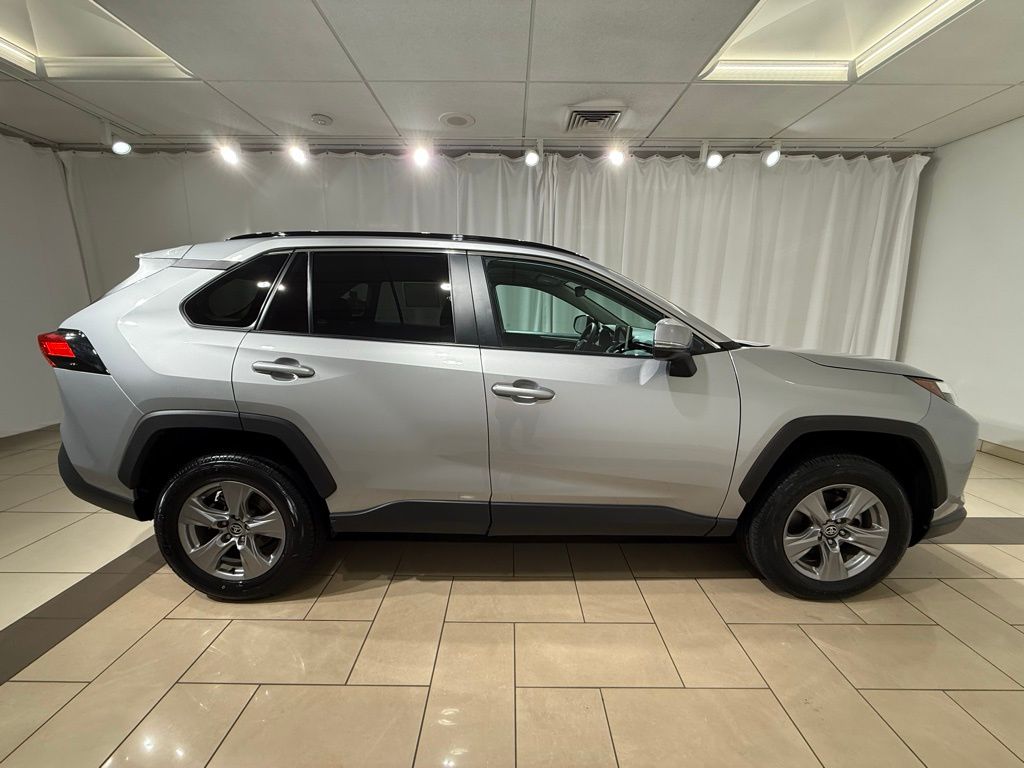 2024 Toyota RAV4 XLE 8