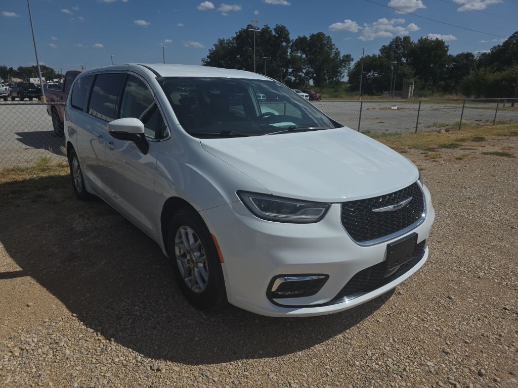 Bright White Clearcoat 2023 Chrysler Pacifica Minivan Front-Wheel Drive 9-Speed Automatic